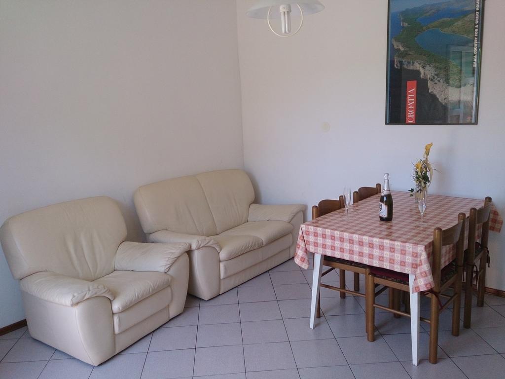 Apartments Valentino Supetarska Draga Pokoj fotografie